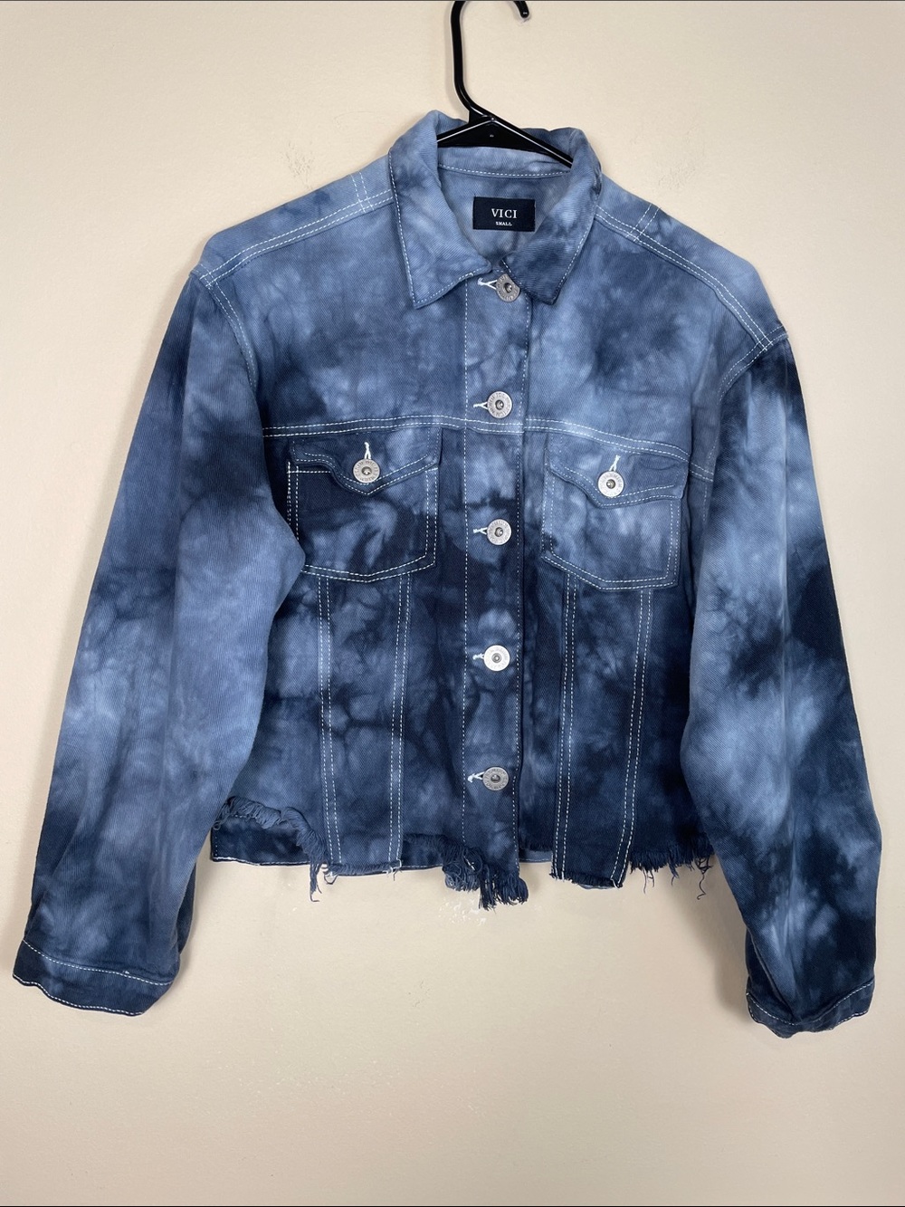 VICI Women’s Blue Tie Dye Raw Hem Button-Up Denim Jean Jacket